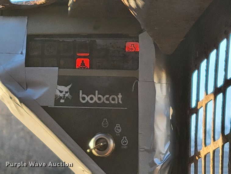 image for item DM8178 2000 Bobcat 864  tracked skid steer loader