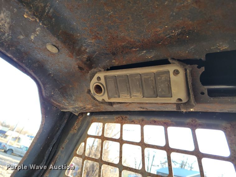 image for item DM8178 2000 Bobcat 864  tracked skid steer loader