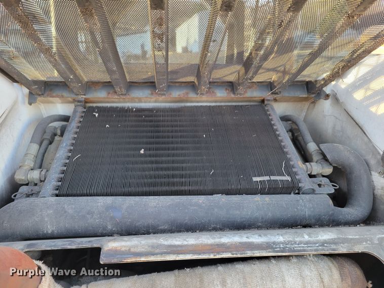 image for item DM8178 2000 Bobcat 864  tracked skid steer loader