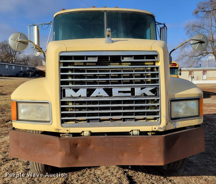 image for item DM8180 1998 Mack CH613  truck cab and chassis