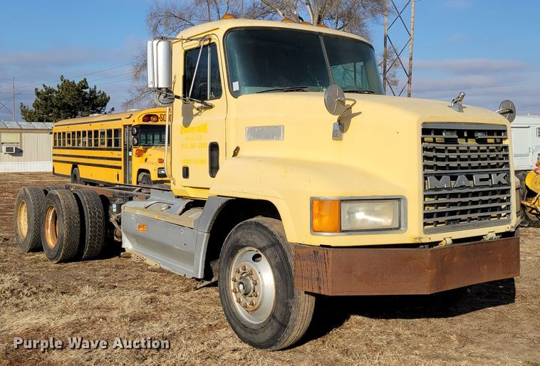 image for item DM8180 1998 Mack CH613  truck cab and chassis