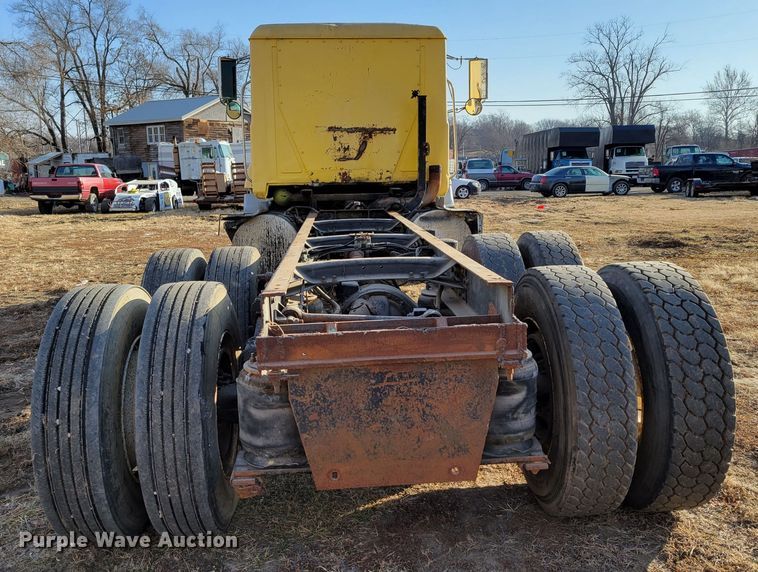 image for item DM8180 1998 Mack CH613  truck cab and chassis