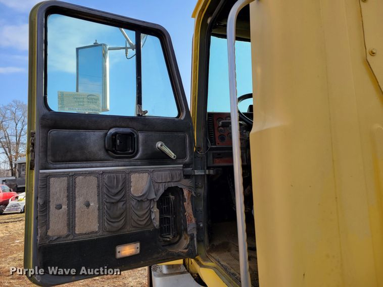 image for item DM8180 1998 Mack CH613  truck cab and chassis