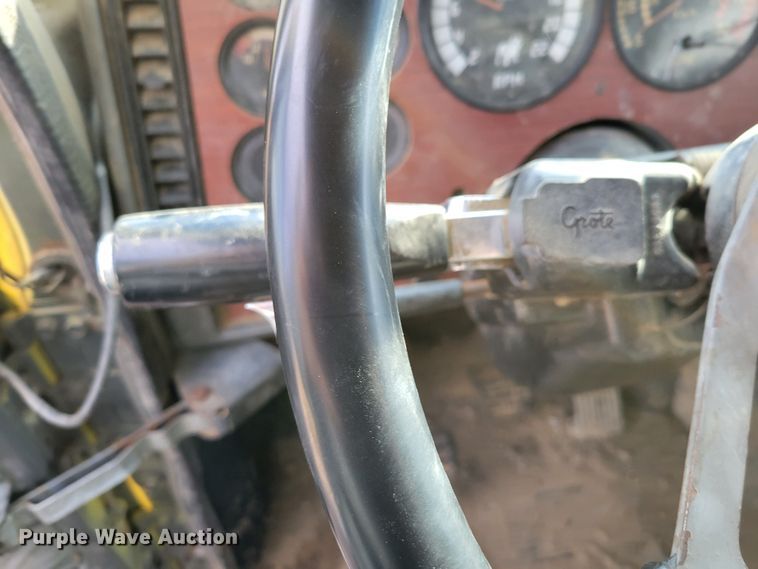 image for item DM8180 1998 Mack CH613  truck cab and chassis