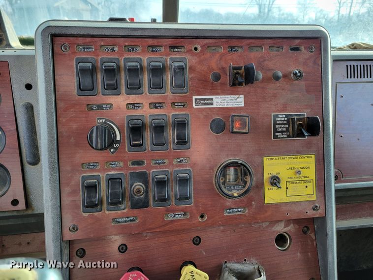 image for item DM8180 1998 Mack CH613  truck cab and chassis