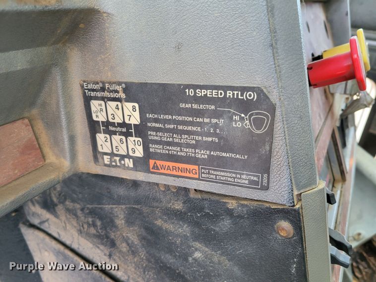 image for item DM8180 1998 Mack CH613  truck cab and chassis