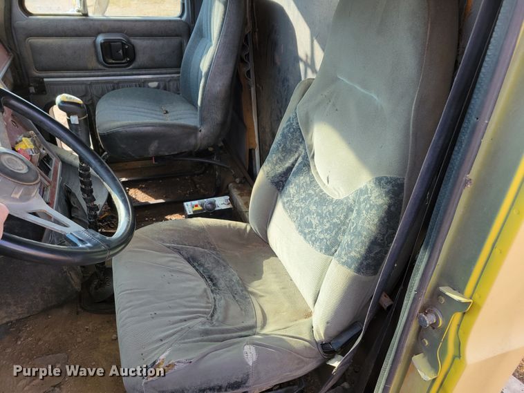 image for item DM8180 1998 Mack CH613  truck cab and chassis