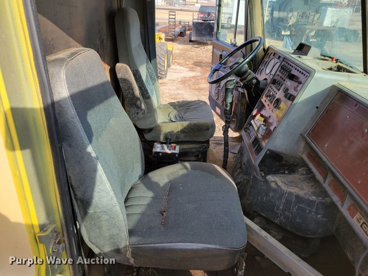 image for item DM8180 1998 Mack CH613  truck cab and chassis