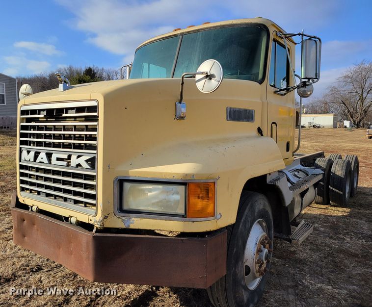 image for item DM8180 1998 Mack CH613  truck cab and chassis