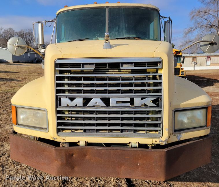 image for item DM8180 1998 Mack CH613  truck cab and chassis