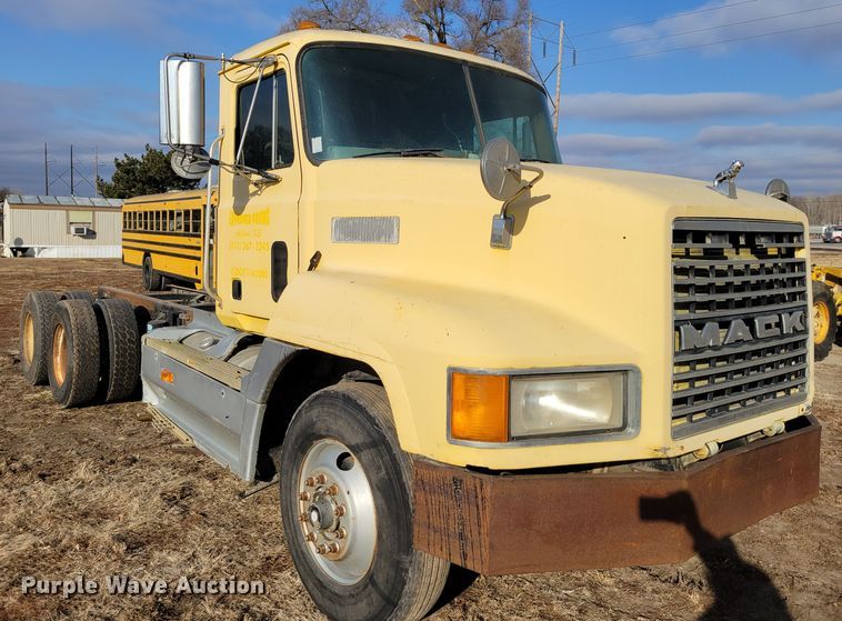 image for item DM8180 1998 Mack CH613  truck cab and chassis