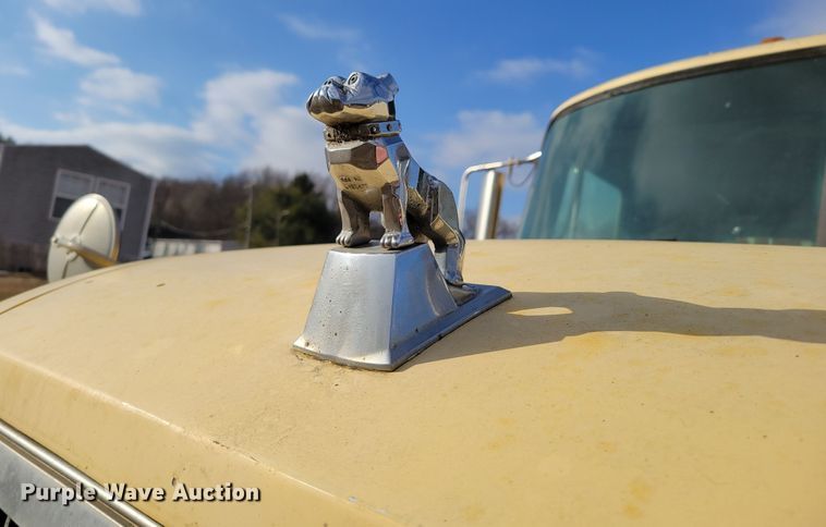 image for item DM8180 1998 Mack CH613  truck cab and chassis