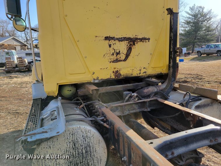 image for item DM8180 1998 Mack CH613  truck cab and chassis