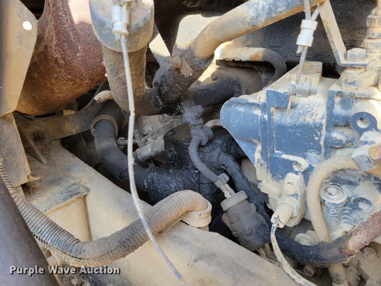 image for item DM8180 1998 Mack CH613  truck cab and chassis