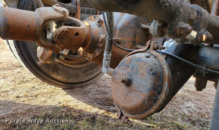 image for item DM8180 1998 Mack CH613  truck cab and chassis