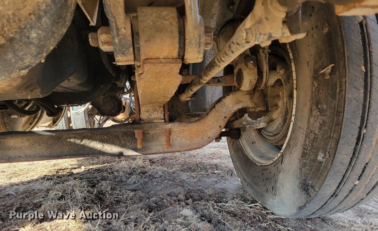 image for item DM8180 1998 Mack CH613  truck cab and chassis