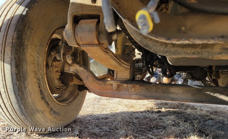 image for item DM8180 1998 Mack CH613  truck cab and chassis