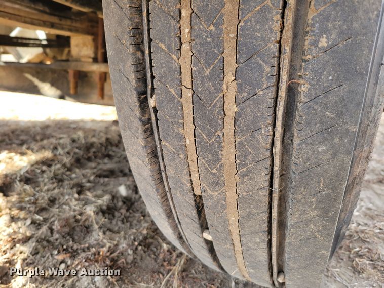 image for item DM8180 1998 Mack CH613  truck cab and chassis