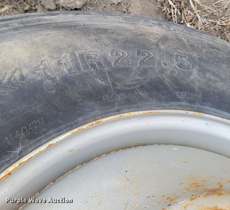 image for item DM8180 1998 Mack CH613  truck cab and chassis