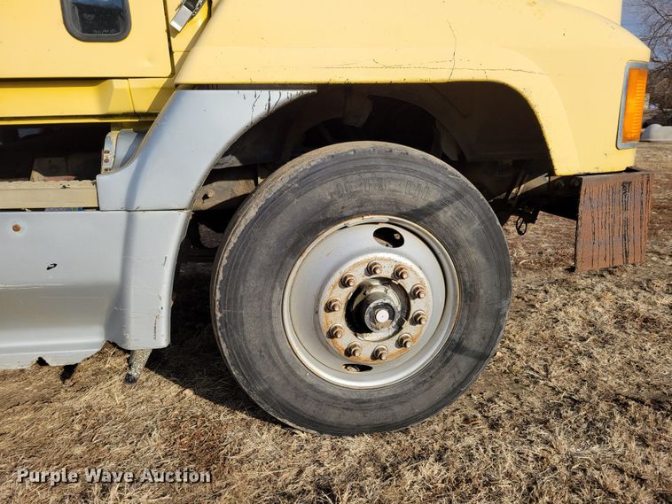 image for item DM8180 1998 Mack CH613  truck cab and chassis