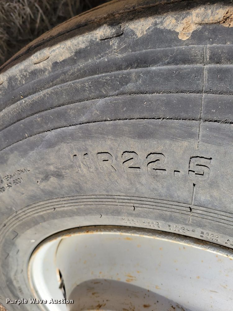 image for item DM8180 1998 Mack CH613  truck cab and chassis