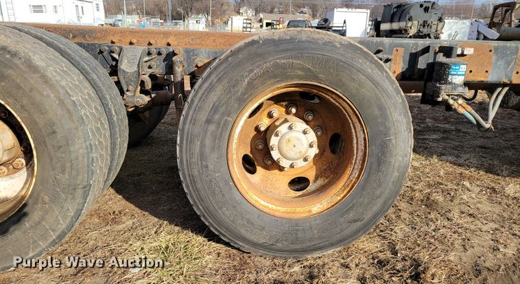 image for item DM8180 1998 Mack CH613  truck cab and chassis