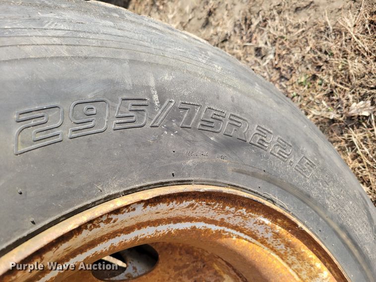 image for item DM8180 1998 Mack CH613  truck cab and chassis