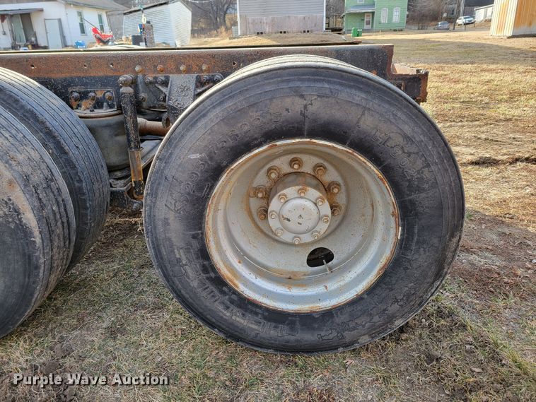 image for item DM8180 1998 Mack CH613  truck cab and chassis