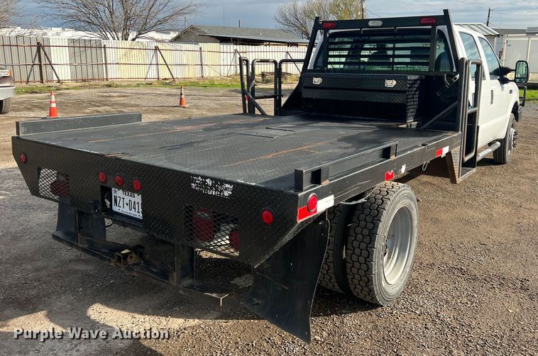 image for item DO8996 2004 Ford F450 Super Duty  Crew Cab flatbed truck