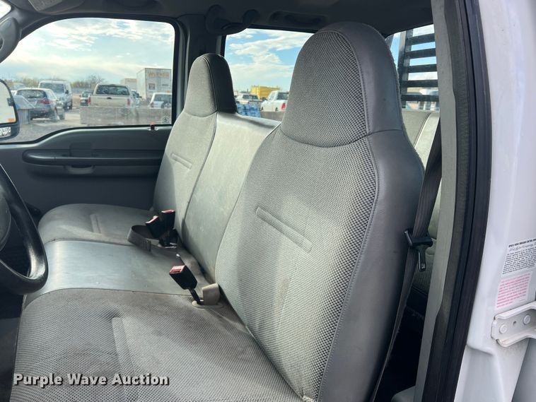 image for item DO8996 2004 Ford F450 Super Duty  Crew Cab flatbed truck