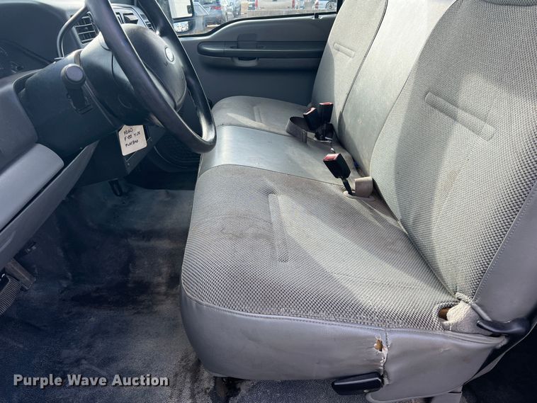 image for item DO8996 2004 Ford F450 Super Duty  Crew Cab flatbed truck