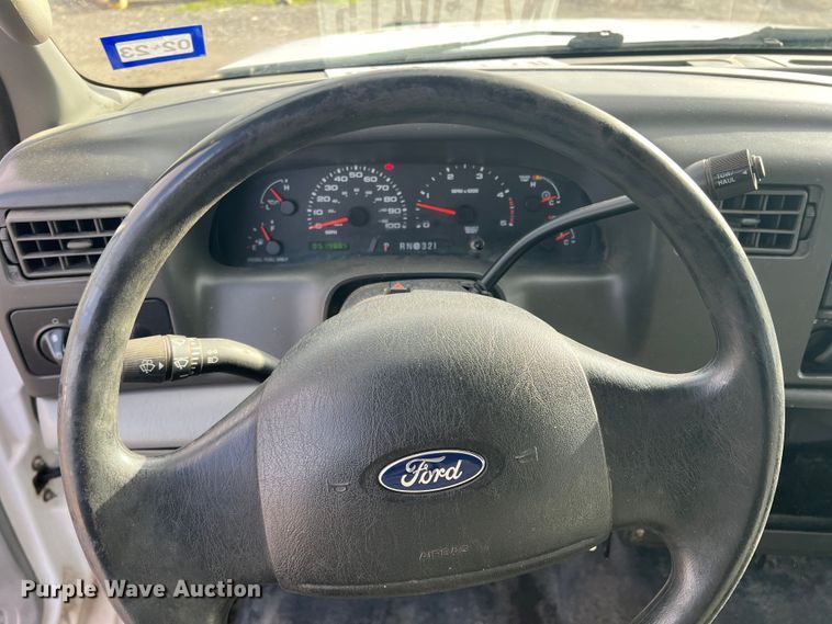 image for item DO8996 2004 Ford F450 Super Duty  Crew Cab flatbed truck