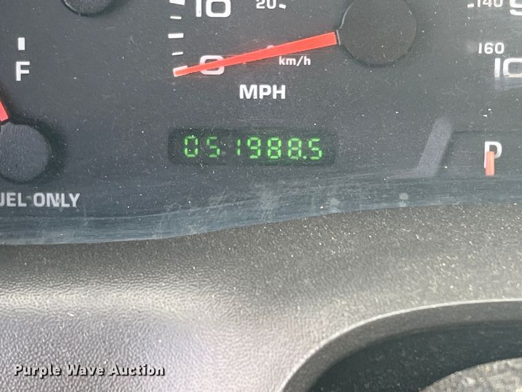 image for item DO8996 2004 Ford F450 Super Duty  Crew Cab flatbed truck