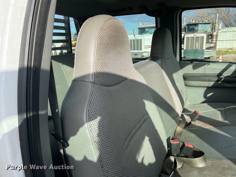 image for item DO8996 2004 Ford F450 Super Duty  Crew Cab flatbed truck