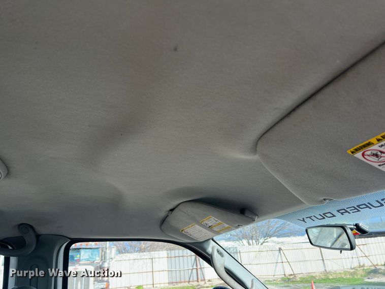 image for item DO8996 2004 Ford F450 Super Duty  Crew Cab flatbed truck