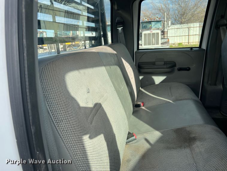 image for item DO8996 2004 Ford F450 Super Duty  Crew Cab flatbed truck