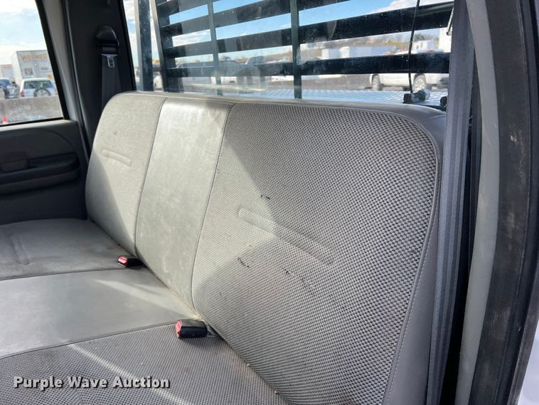 image for item DO8996 2004 Ford F450 Super Duty  Crew Cab flatbed truck