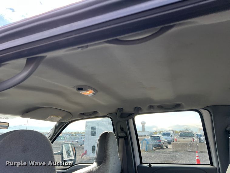 image for item DO8996 2004 Ford F450 Super Duty  Crew Cab flatbed truck