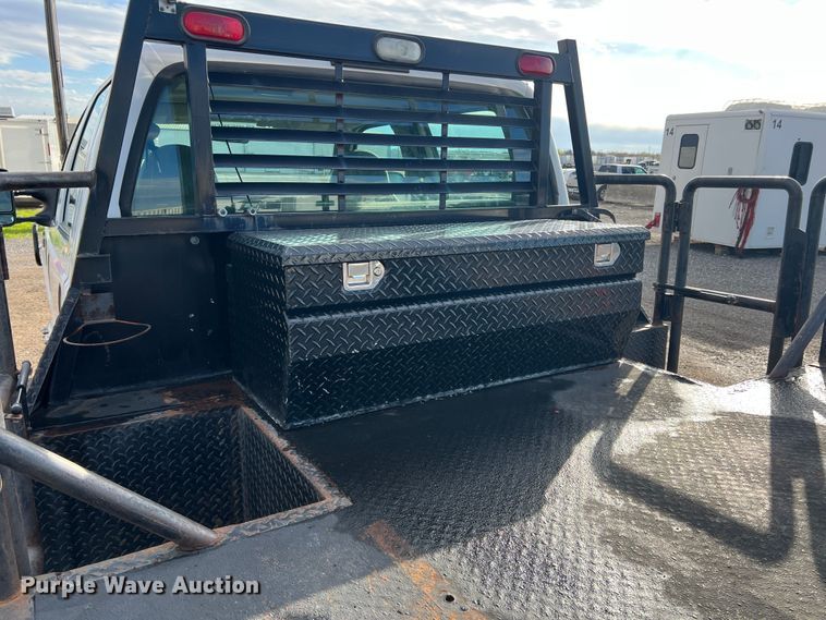 image for item DO8996 2004 Ford F450 Super Duty  Crew Cab flatbed truck