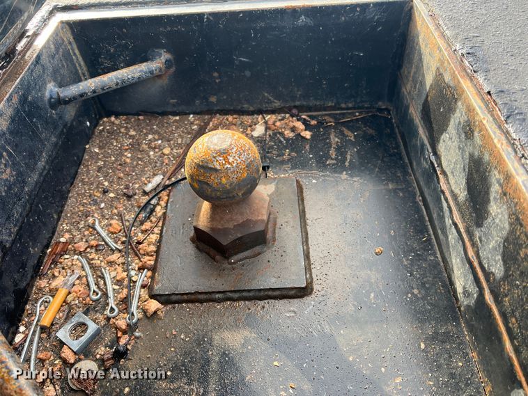 image for item DO8996 2004 Ford F450 Super Duty  Crew Cab flatbed truck