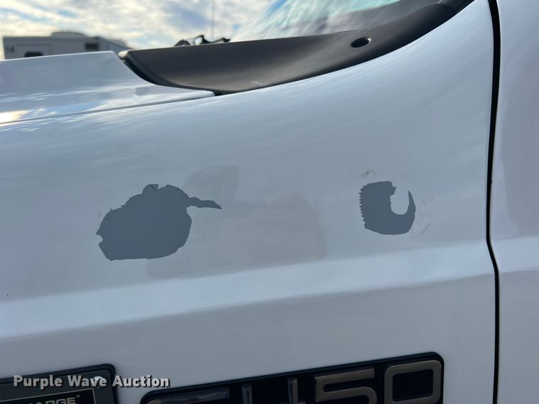 image for item DO8996 2004 Ford F450 Super Duty  Crew Cab flatbed truck