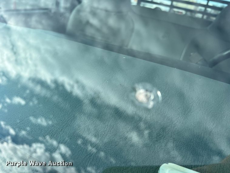 image for item DO8996 2004 Ford F450 Super Duty  Crew Cab flatbed truck