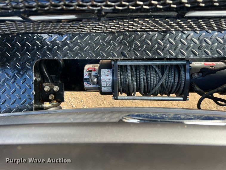 image for item DO8996 2004 Ford F450 Super Duty  Crew Cab flatbed truck