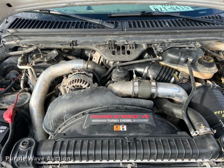 image for item DO8996 2004 Ford F450 Super Duty  Crew Cab flatbed truck