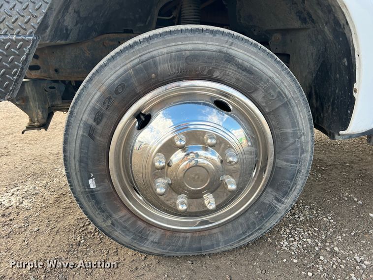 image for item DO8996 2004 Ford F450 Super Duty  Crew Cab flatbed truck