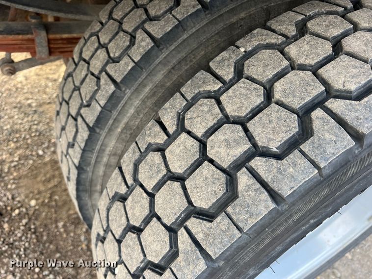 image for item DO8996 2004 Ford F450 Super Duty  Crew Cab flatbed truck