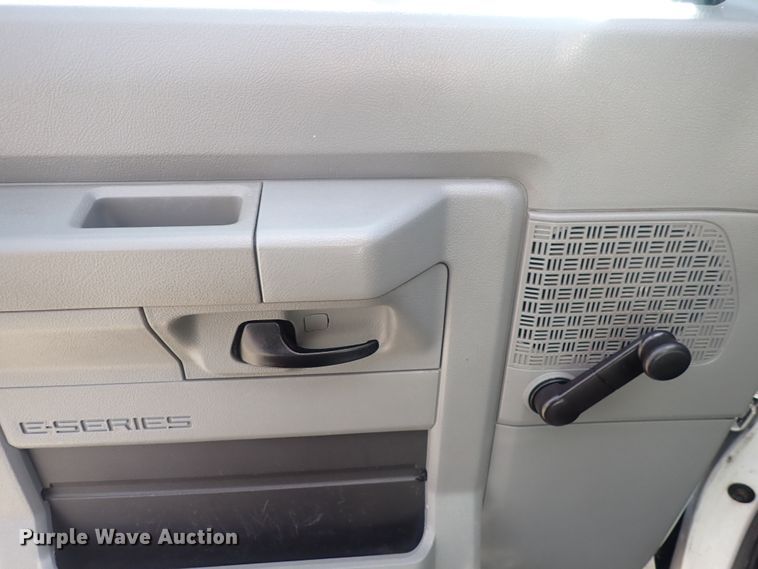 image for item DQ3911 2013 Ford E450  delivery truck