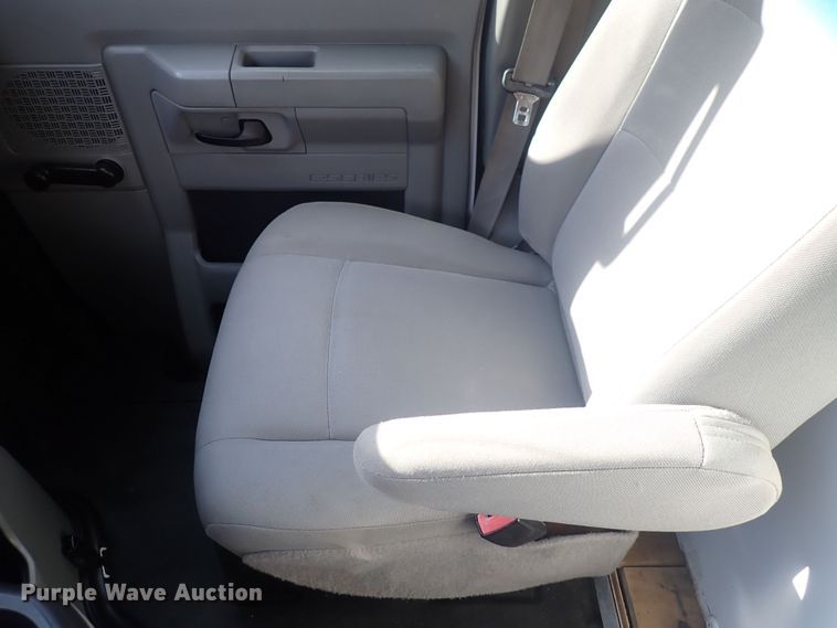 image for item DQ3911 2013 Ford E450  delivery truck