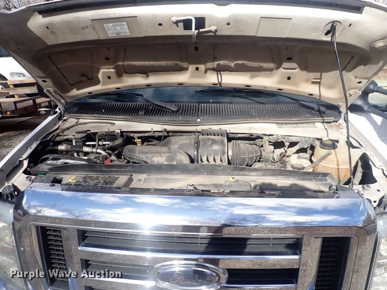 image for item DQ3911 2013 Ford E450  delivery truck