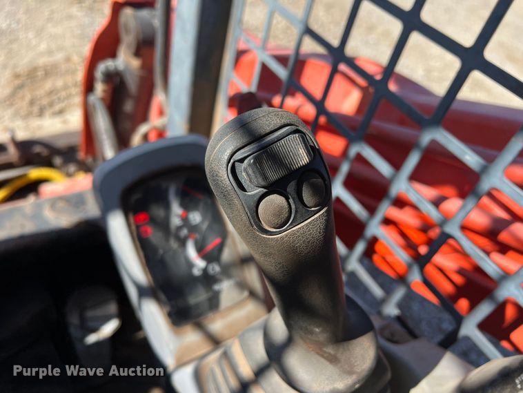 image for item DS2645 2010 Kubota SVL75  tracked skid steer loader